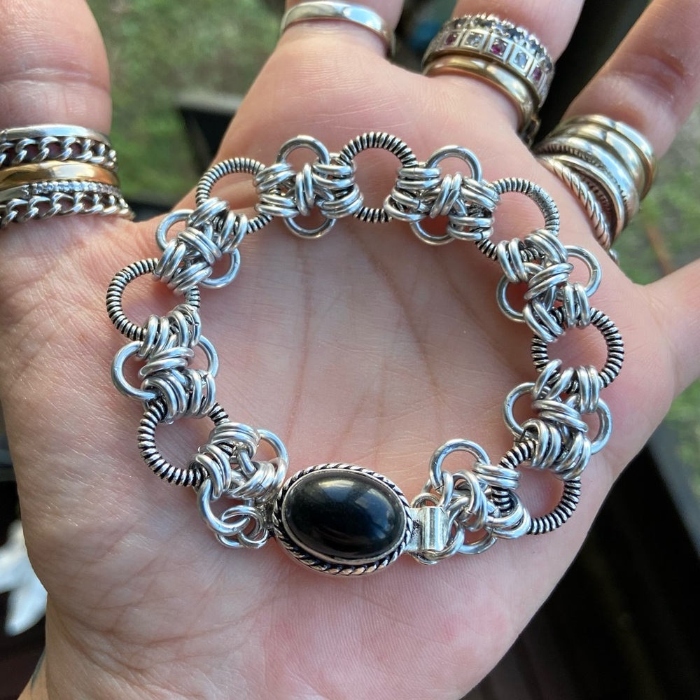 Maille onyx bracelet . Handmade maille chain & genuine onyx gemstone clasp